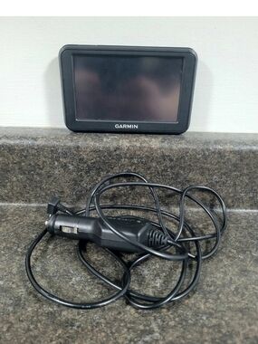Garmin Nuvi 40LM  GPS Navigation Unit with Car Charger 4.3" Screen
